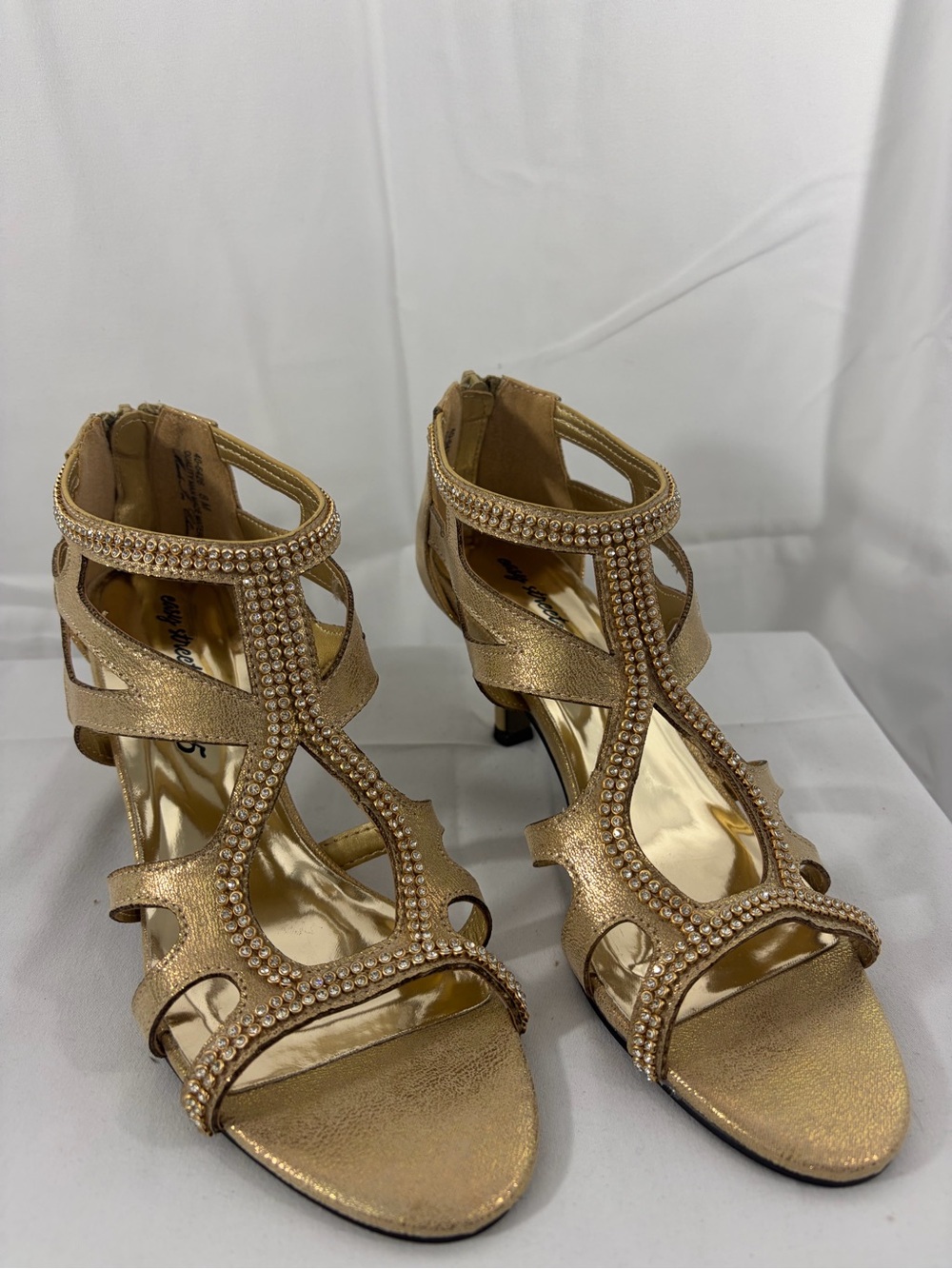 NWT Easy Street Size 8 Elegant Gold T-Strap Evening Heels with Rhinestone Trim